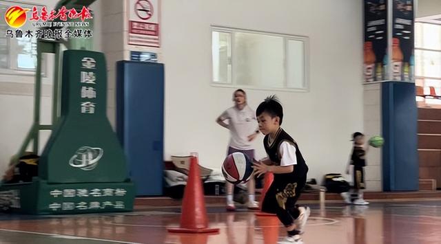 篮球照亮了新疆少年的梦想 小萌娃今夏冲击全国赛_新浪财经_新浪网