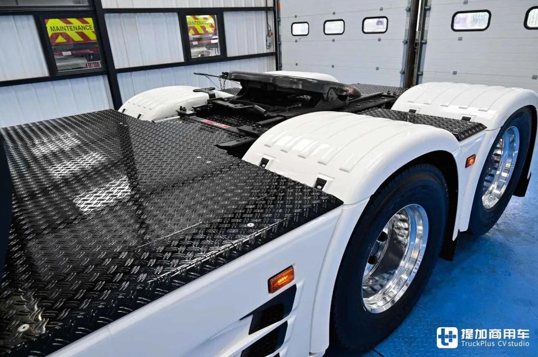 再带你看一台爆改的斯堪尼亚长头卡车这次是770匹马力发布后秒售出