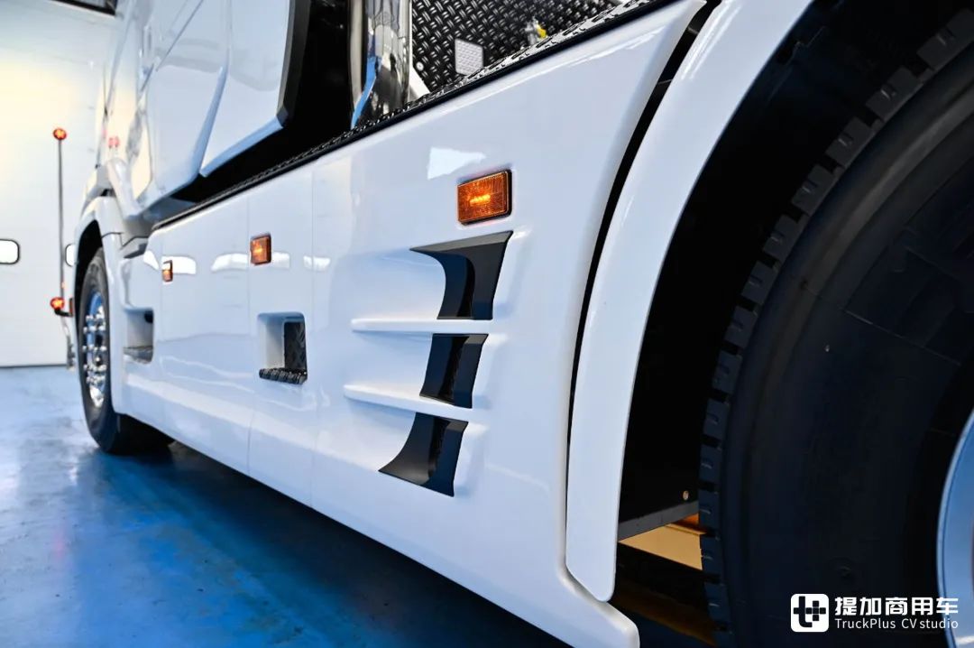 再带你看一台爆改的斯堪尼亚长头卡车这次是770匹马力发布后秒售出