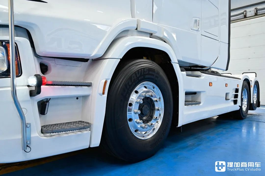 再带你看一台爆改的斯堪尼亚长头卡车这次是770匹马力发布后秒售出