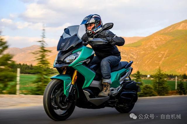 设计独到的法系踏板adv,标致摩托xp400 gt试驾体验-新浪汽车