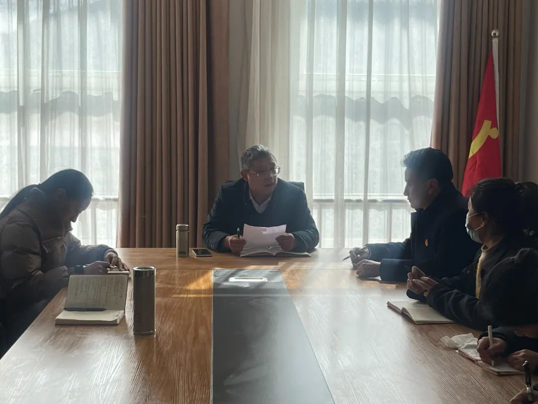 市法院审判监督庭,刑事审判庭分别在丁青县四个乡镇开展"订单式"普法