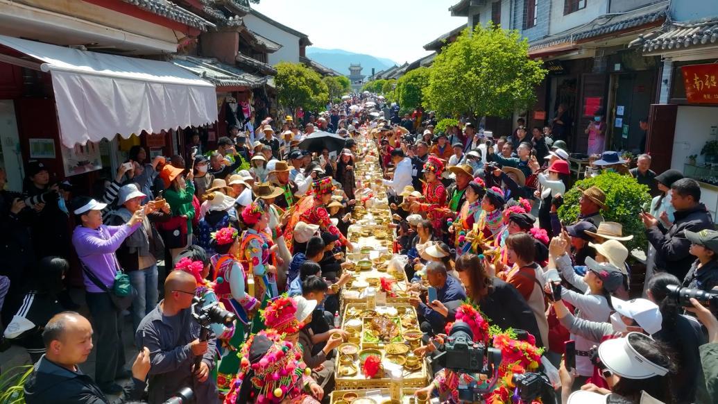 第十一届中国大理巍山小吃节开幕:千人共享长街盛宴