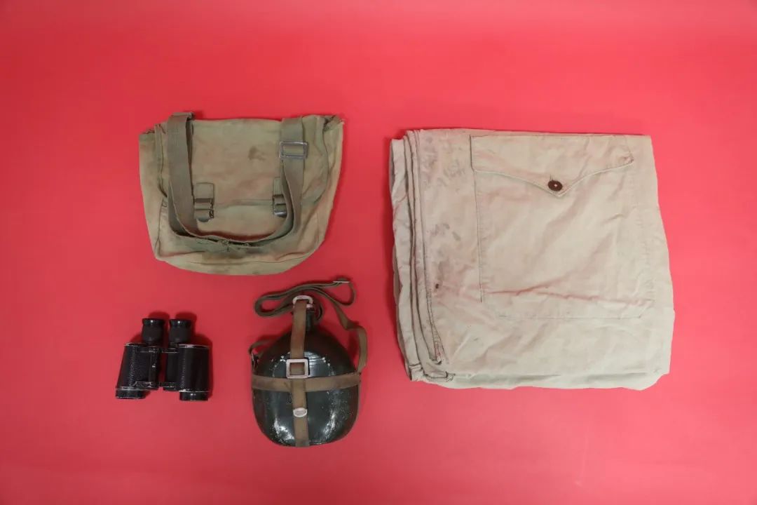 原四野44军文工团成员周翠翘再次向我馆捐赠革命文物|文物_新浪财经