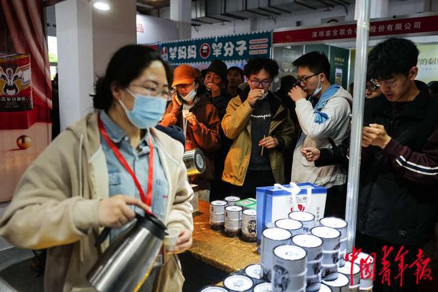 中青报·中青网记者 赵迪/摄3月17日,北京,中国国际展览中心朝阳馆,一