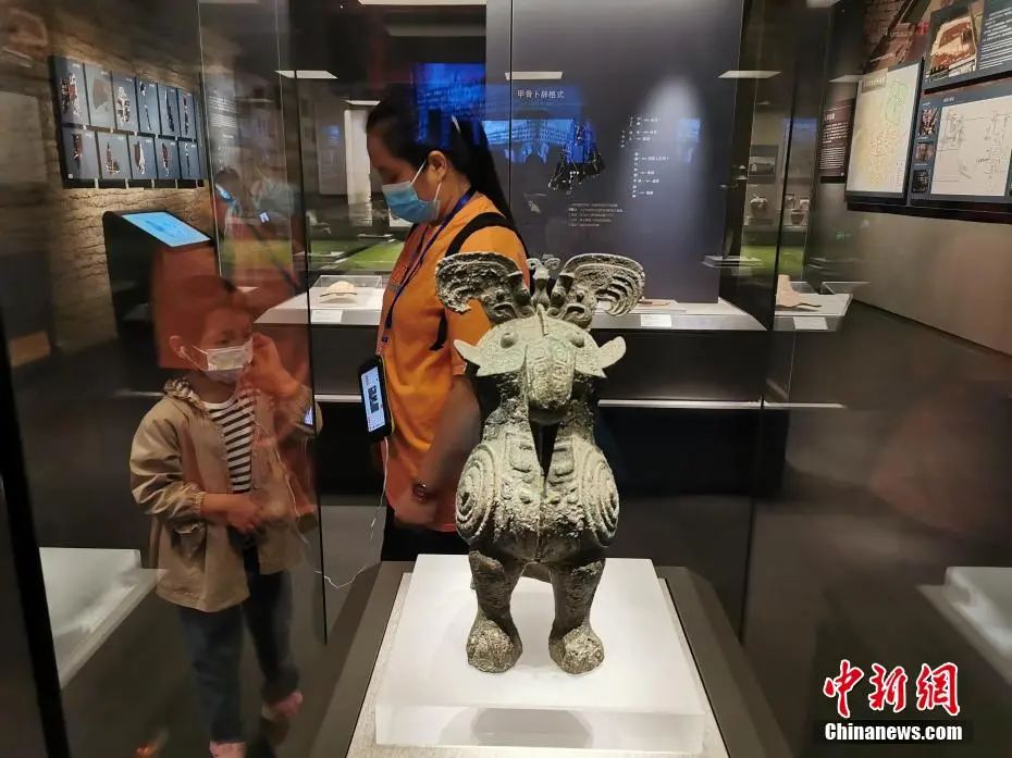 资料图:妇好鸮尊.