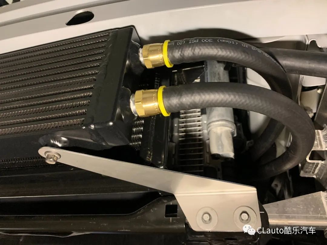 来控制机油温度,但许多汽车也专门配备了独立的冷却器用于机油系统