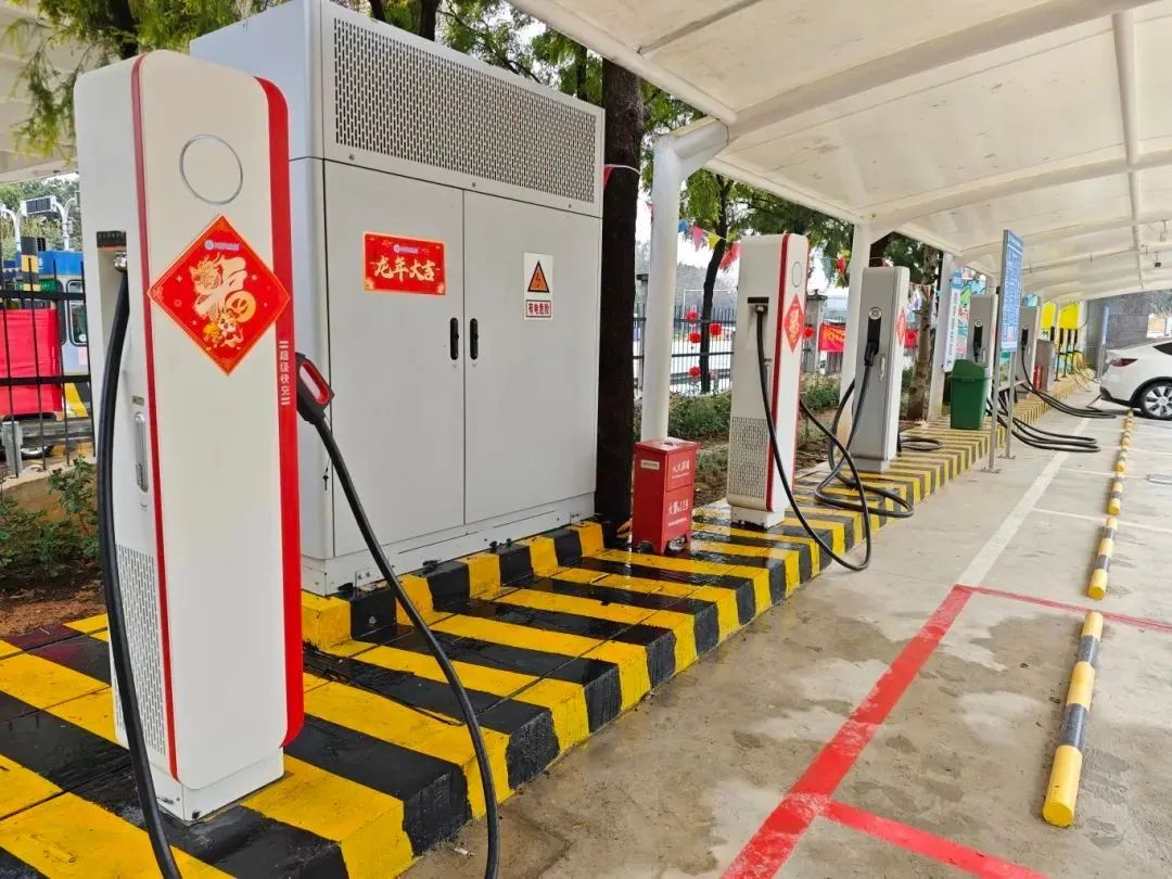 缓解"里程焦虑"!今年广西高速拟新建800个充电桩!-新浪汽车