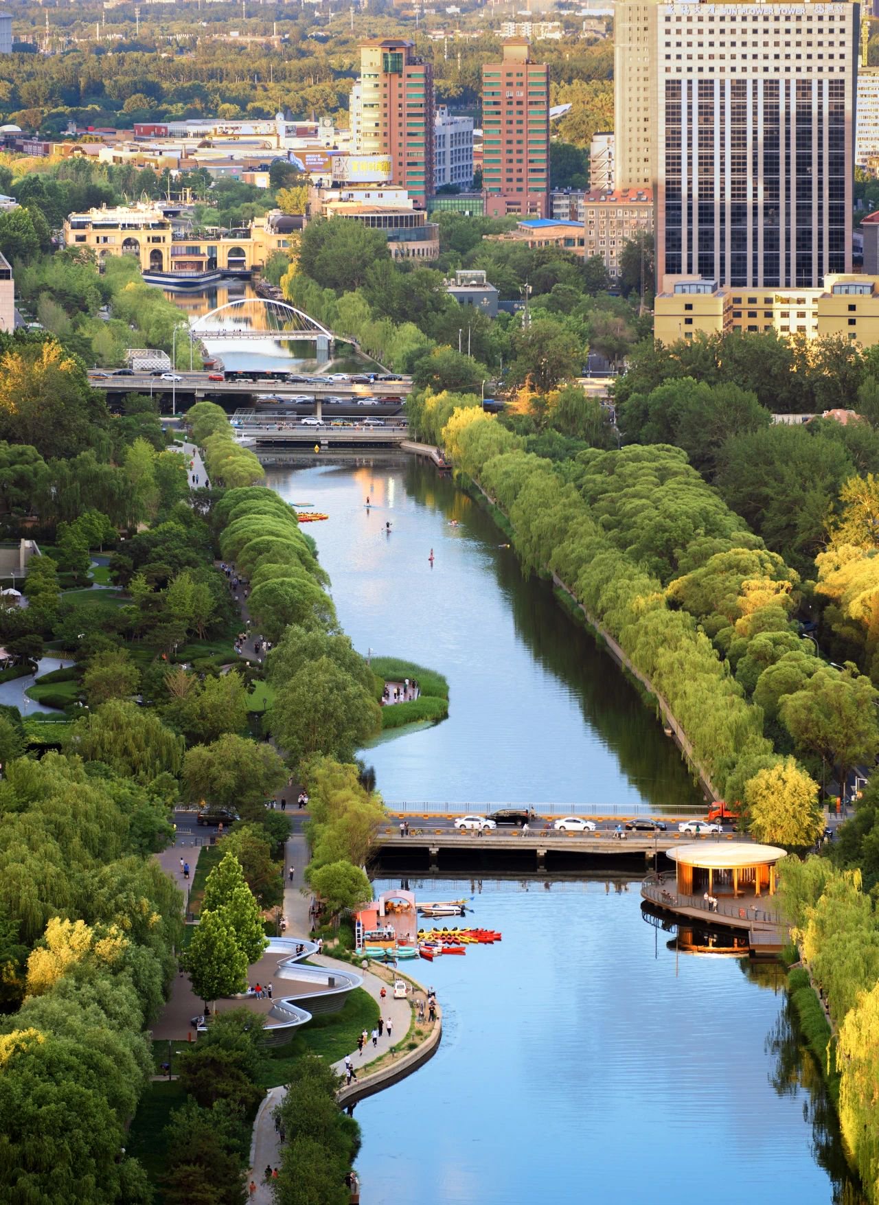 一条亮马河,一座活力城