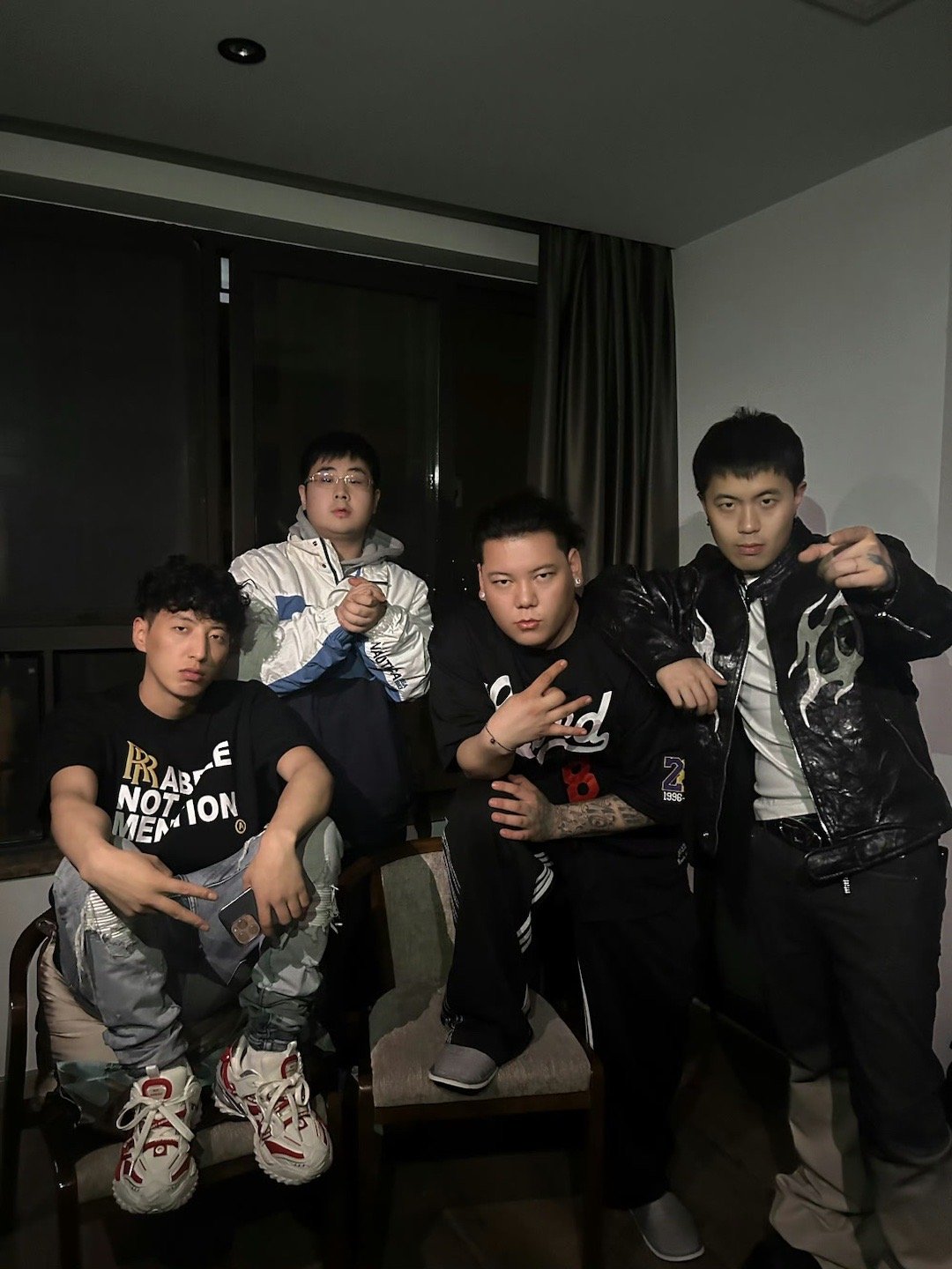 冠军候选队?五人组喊话接管《新说唱2024》🔥 隼 X 刀脚 X RICHNOMADIC_新浪新闻