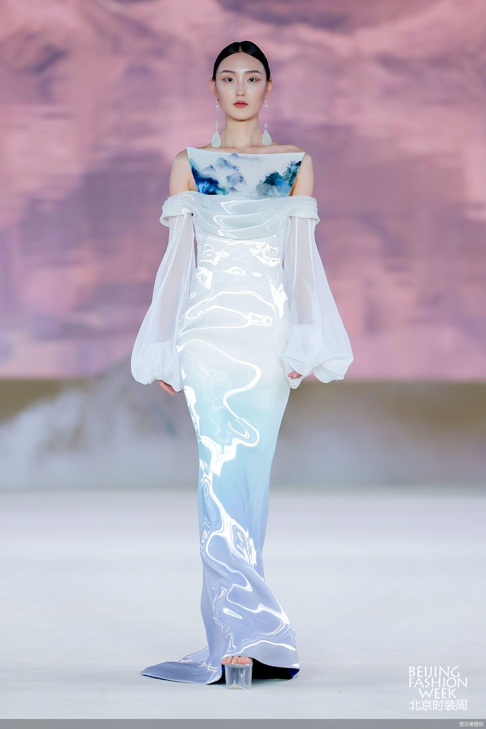 aw2024北京时装周的开幕,让北京时尚控股集团旗下雪莲,pure touch