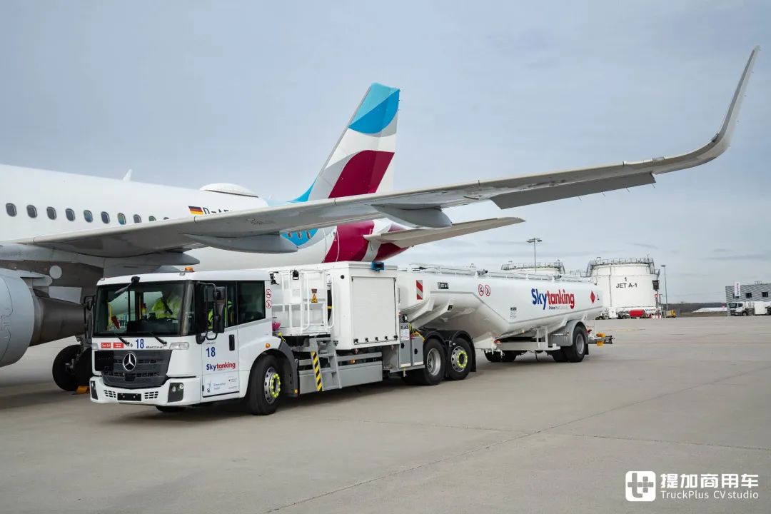 飞机加油车你见过吗还是纯电动低入口卡车奔驰eeconic飞机加油车实拍