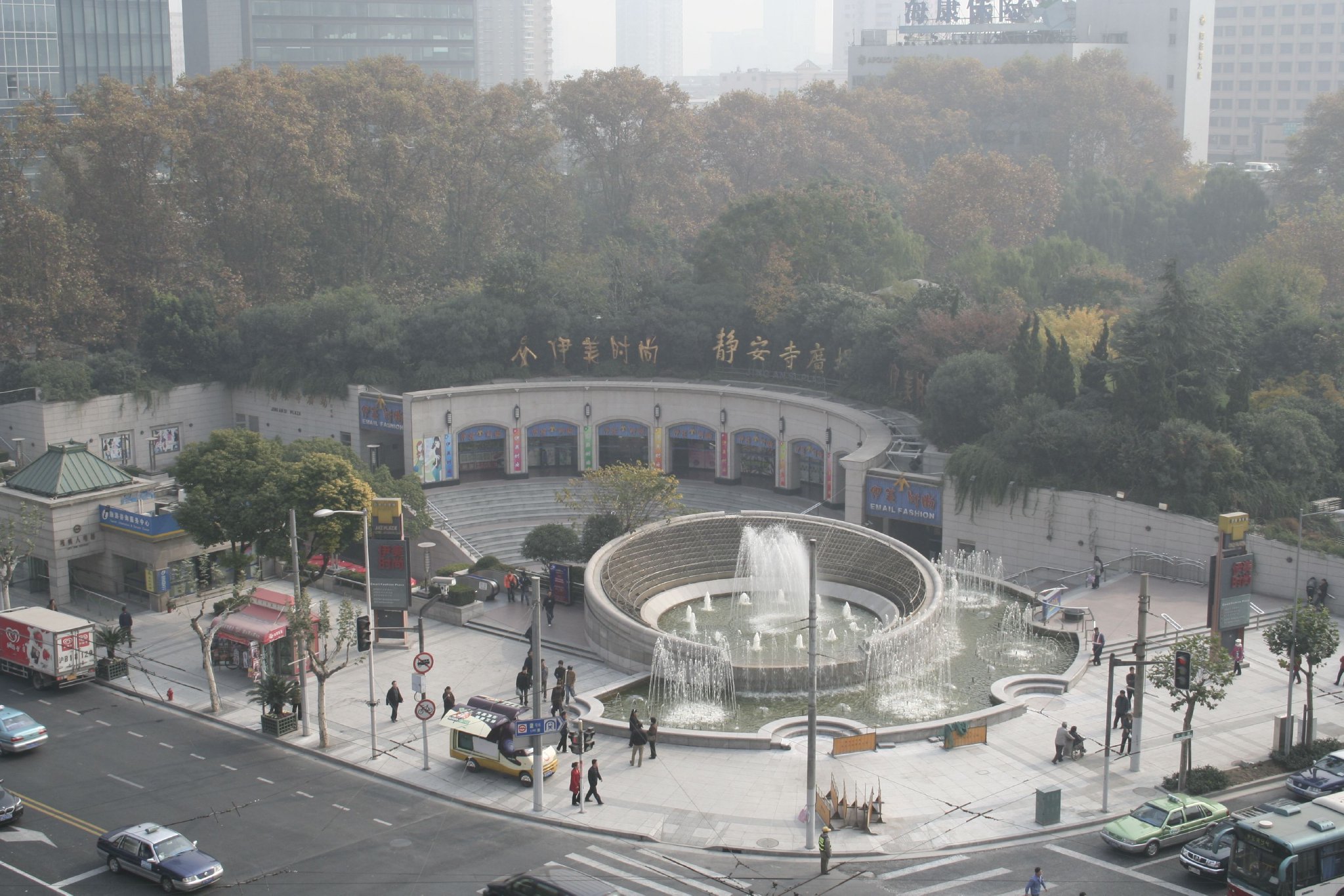 1999年静安寺广场建成时旧照