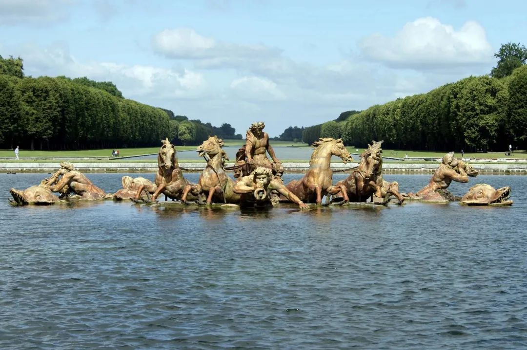 修复前的阿波罗喷泉© Château de Versailles, Dist. RMN / © Didier Saulnier