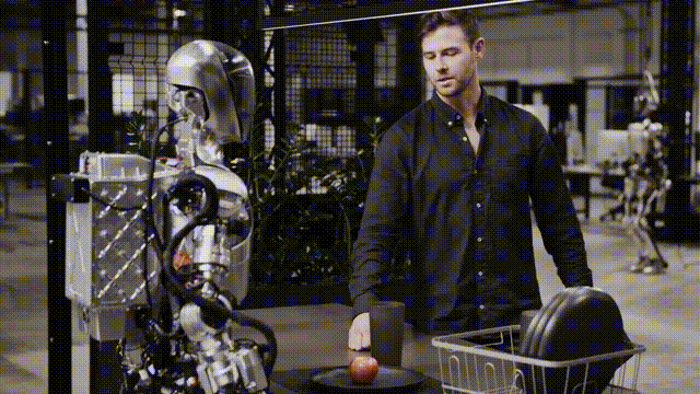 黄仁勋加码,人形机器人开启"灵魂"竞逐|机器人|英伟达