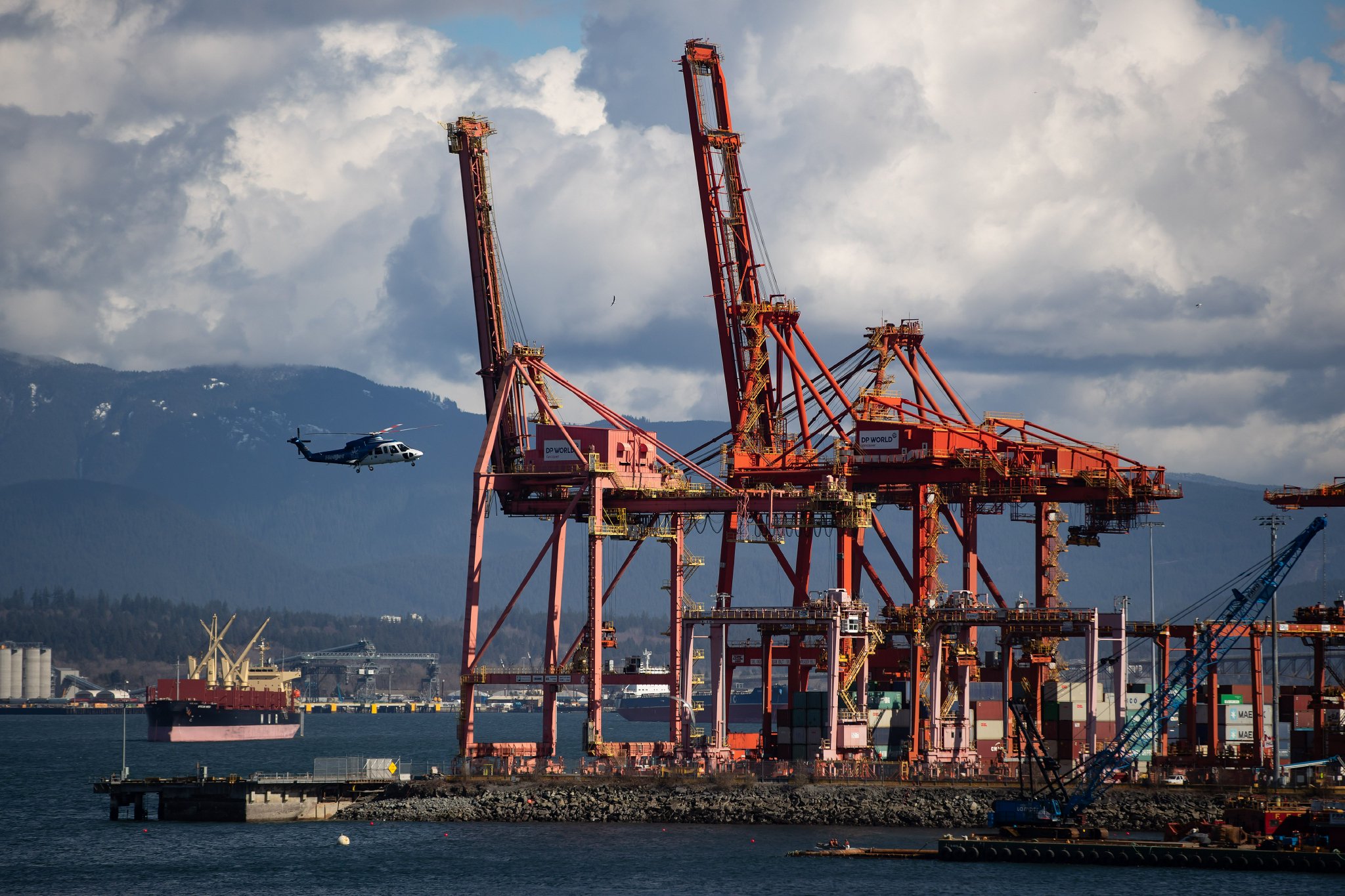 瞄准中国起重机,加拿大果然跟了|加拿大_新浪财经_新浪网