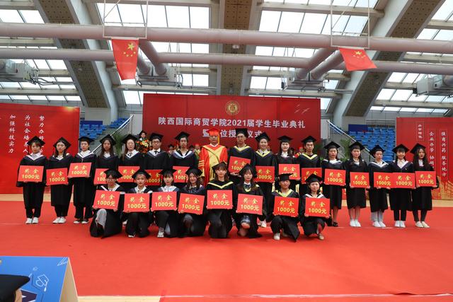 期,学生们在专业技能,人际交往,团队协作等方面都有了显著的提升,其中