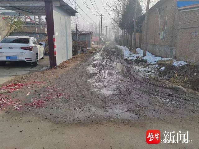 外出务工返乡过个春节,组织村民把烂泥路修好了|村民_新浪财经_新浪网