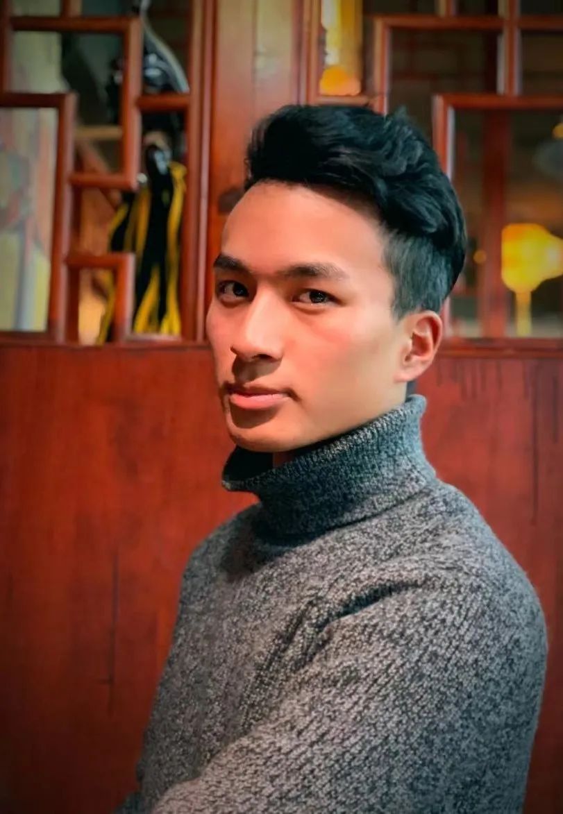 旦增多吉分享会由王瑞,贡旦平措主持,由王炎冰,拉巴平措,旦增多吉等