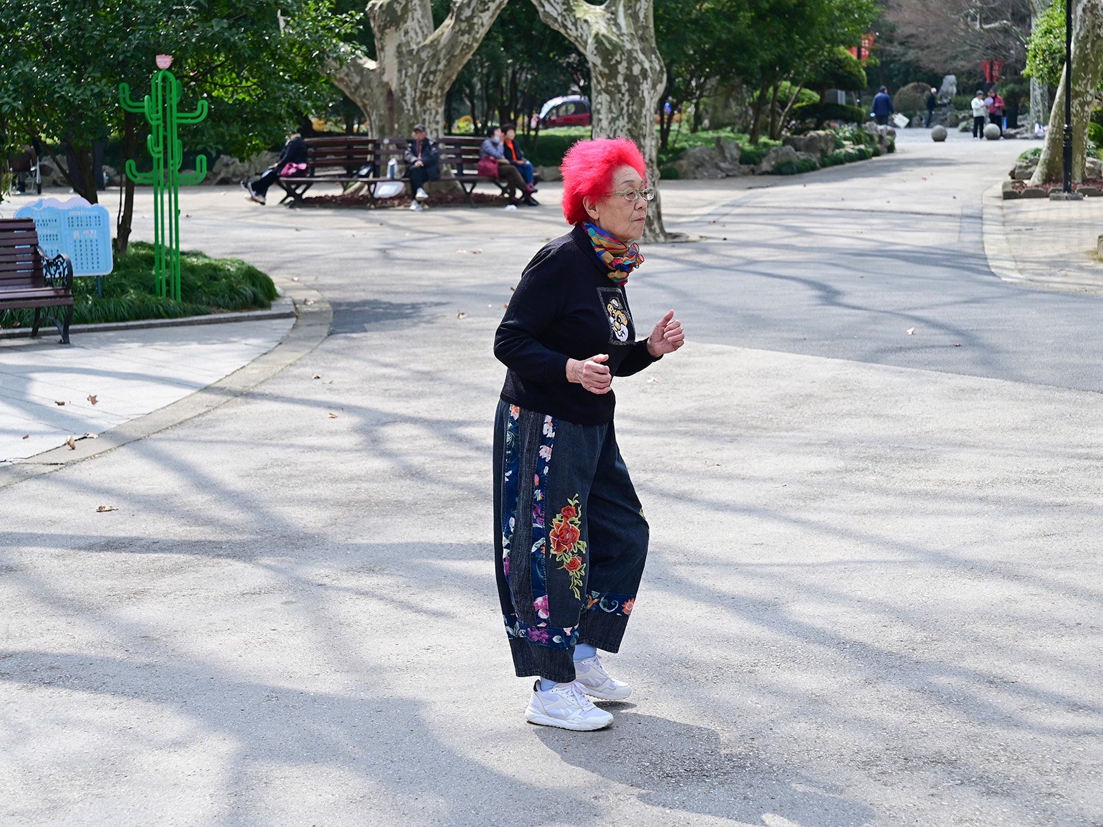 2024年3月15日,上海复兴公园.时髦老人正在跳舞.