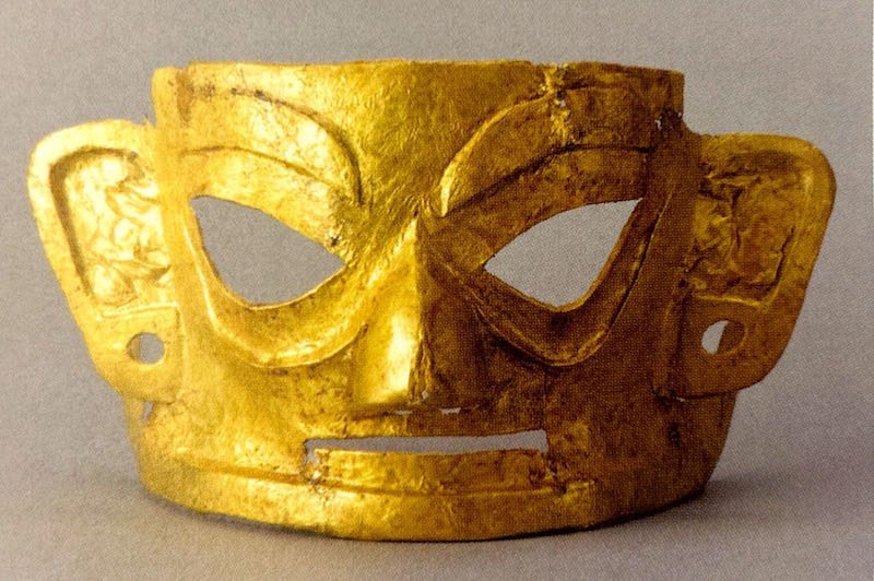 图52 &nbsp;金沙遗址祭祀区出土的金面具