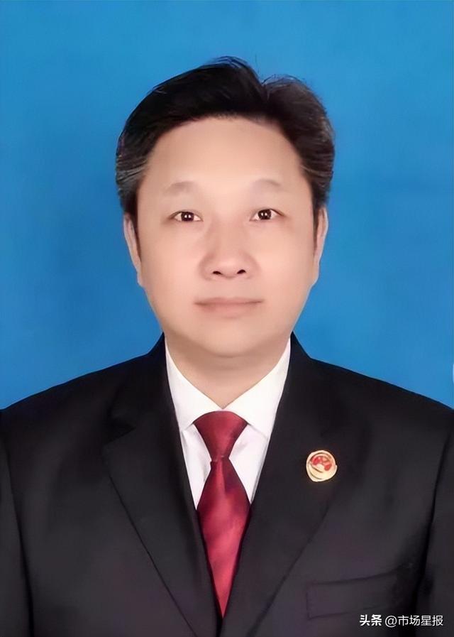 李华波,男,汉族,1977年9月出生,中共党员,研究生学历,法律硕士学位.