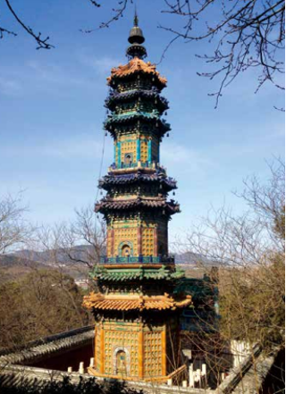 多宝琉璃塔位于颐和园万寿山后,花承阁遗址上.