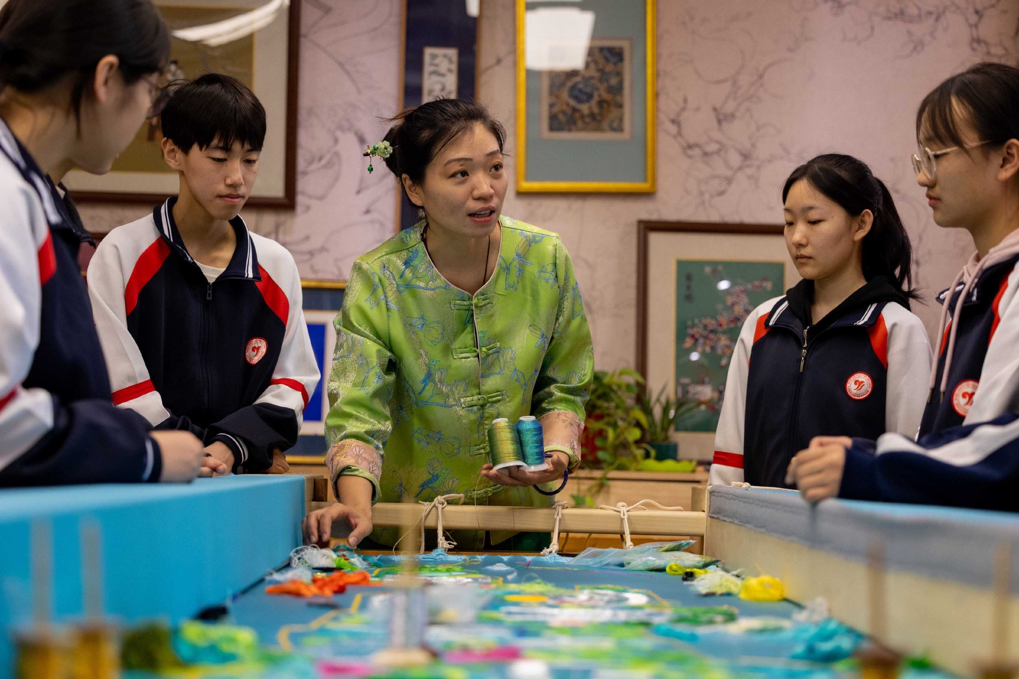 京绣代表性传承人何洪杰:以画入绣 织就绮丽山河