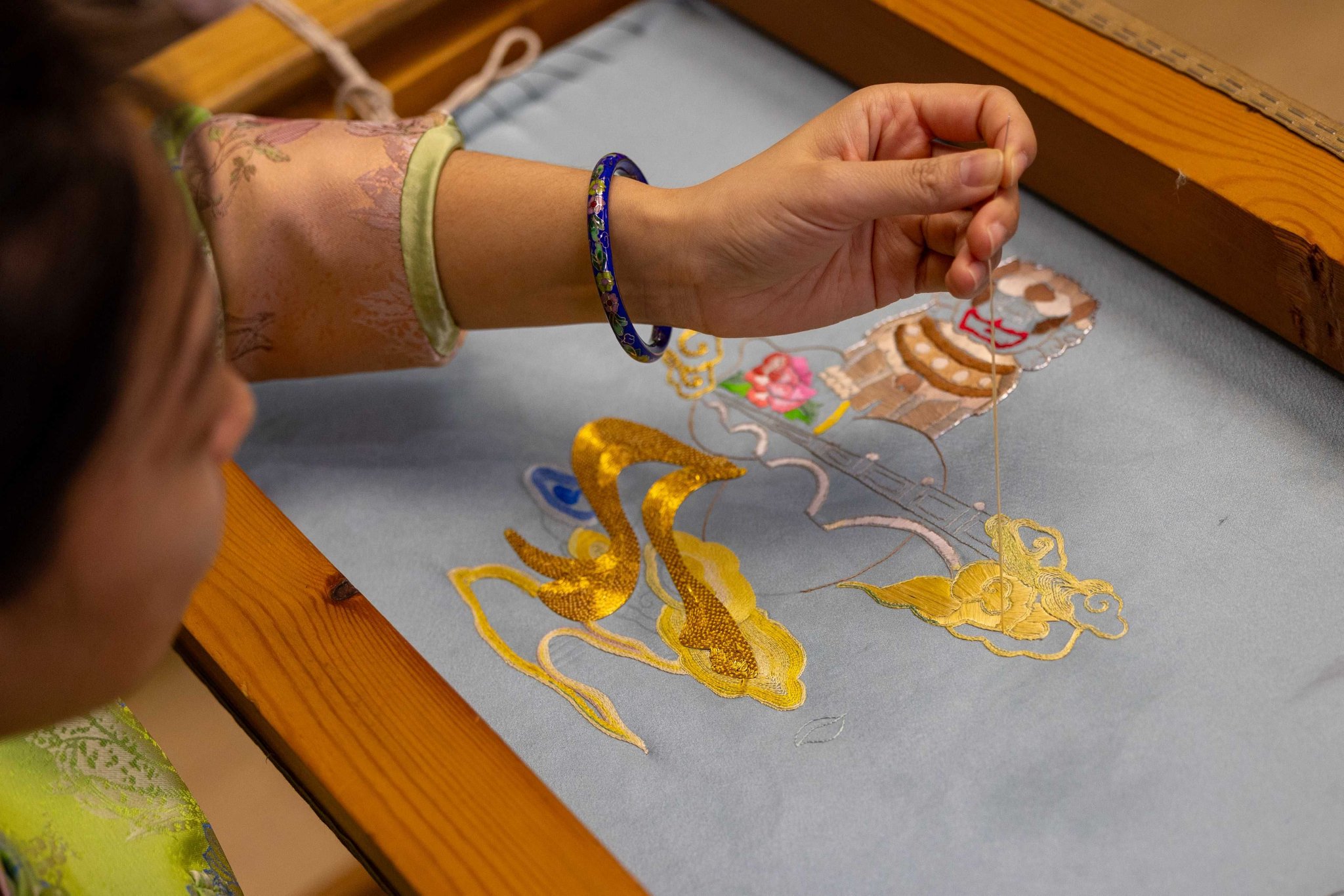 京绣代表性传承人何洪杰:以画入绣 织就绮丽山河