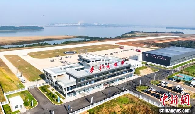 图为共青城市南湖机场.