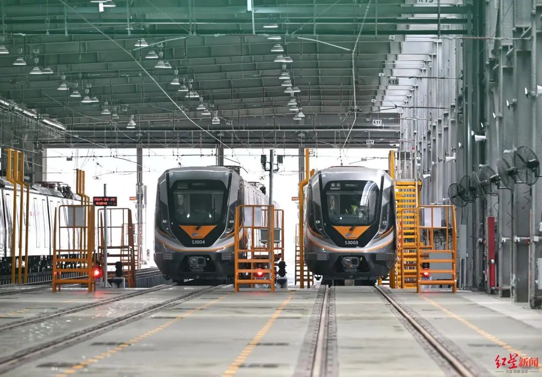 轨道交通资阳线临空车辆段停放的列车