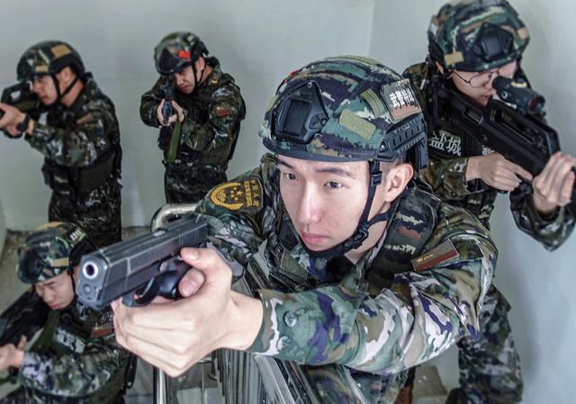 来听两名退役大学生士兵的故事_新浪财经_新浪网