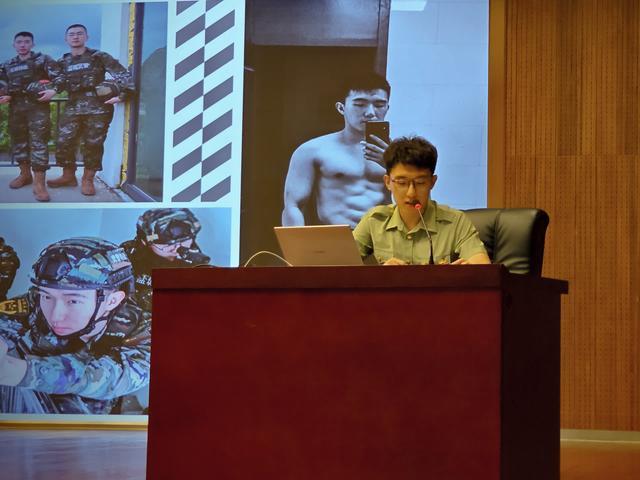 来听两名退役大学生士兵的故事_新浪财经_新浪网