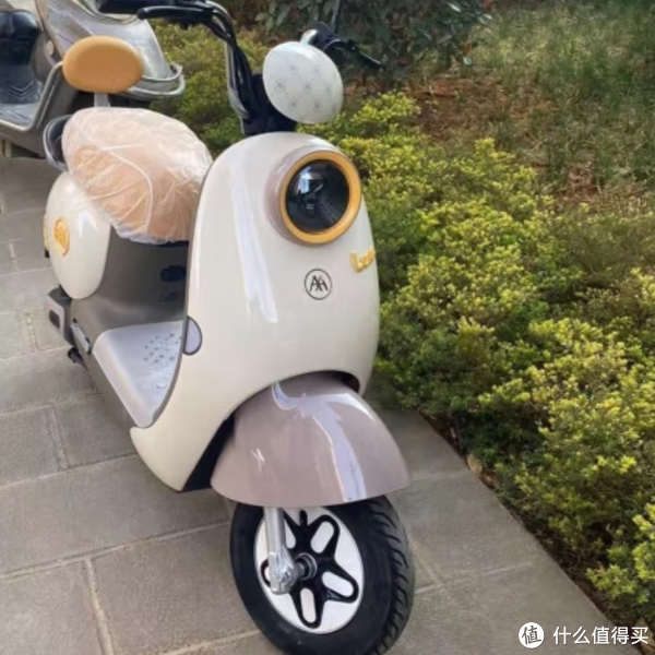 【骑行新风尚,爱玛电动车陪你畅享自由】