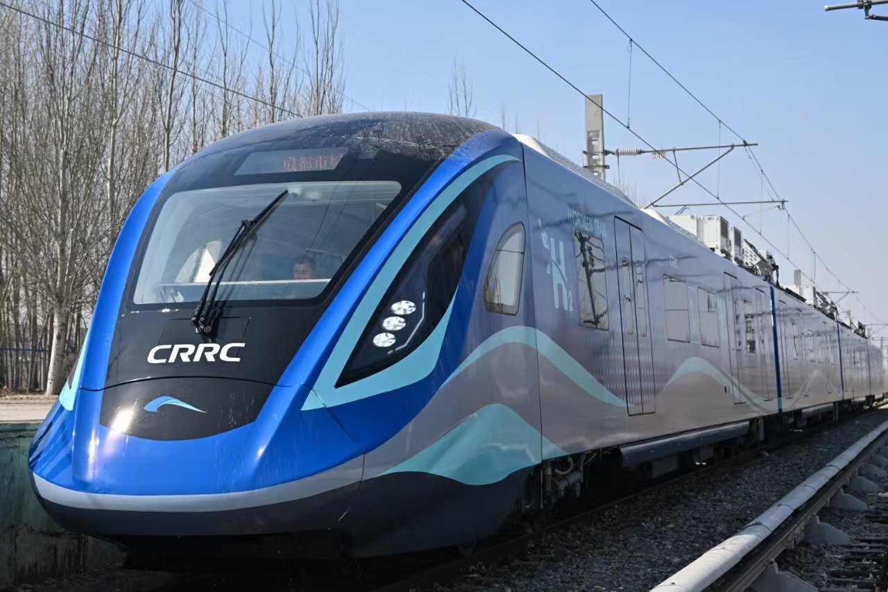 全球首列氢能源市域列车完成满载运行试验|氢能源_新浪财经_新浪网
