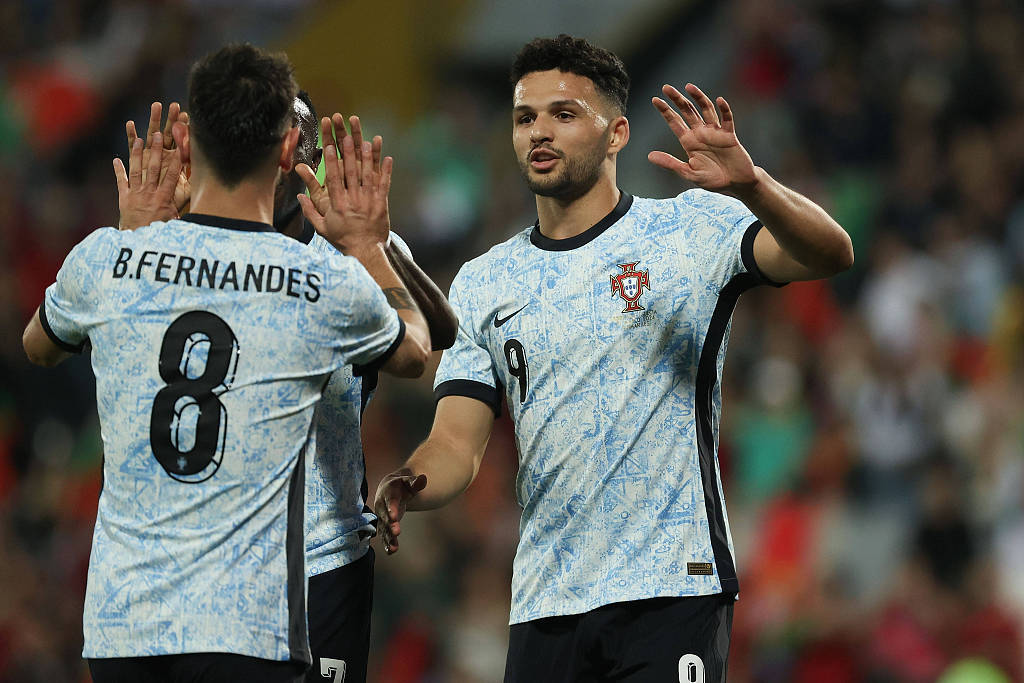 c罗缺席,葡萄牙友谊赛5比2大胜瑞典22日凌晨,一场国际足球友谊赛上演