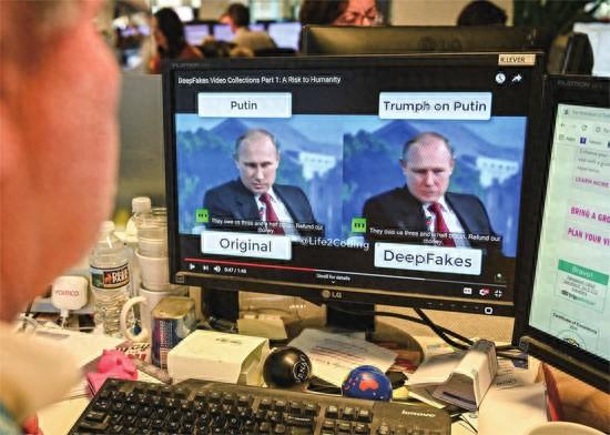 2019年1月25日，美国华盛顿，一名媒体记者观看用人工智能制作的“深度伪造”视频。图片来源 视觉中国