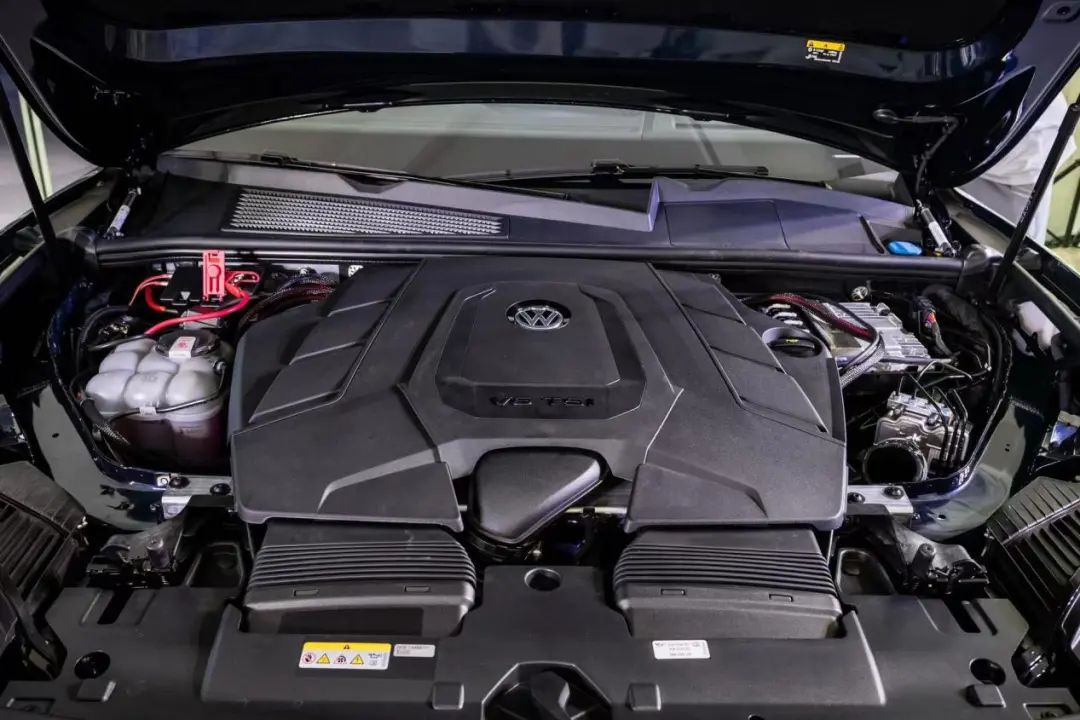 全系zf8at带托森差速器全时四驱标配空悬优惠11万