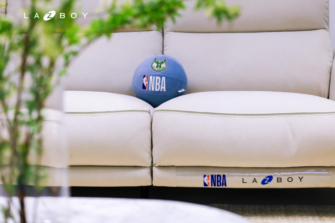 本次深圳展上lazboy的luxurylaz,reallaz,neolaz,classiclaz,cozylaz