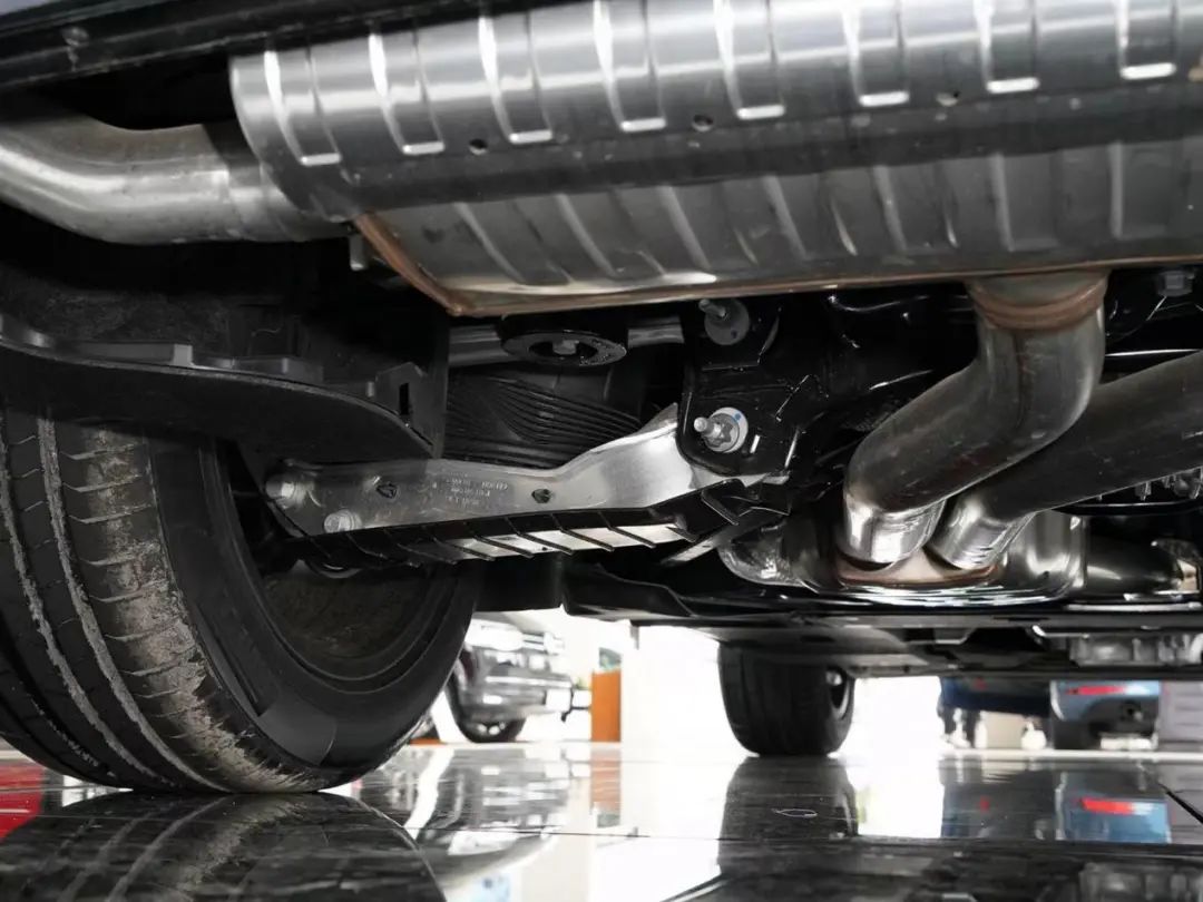 全系zf8at带托森差速器全时四驱标配空悬优惠11万