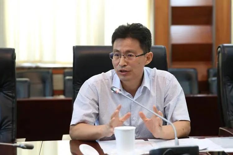 党组在北京体育大学召开干部任免大会,宣布樊战备为该校党委常委,书记