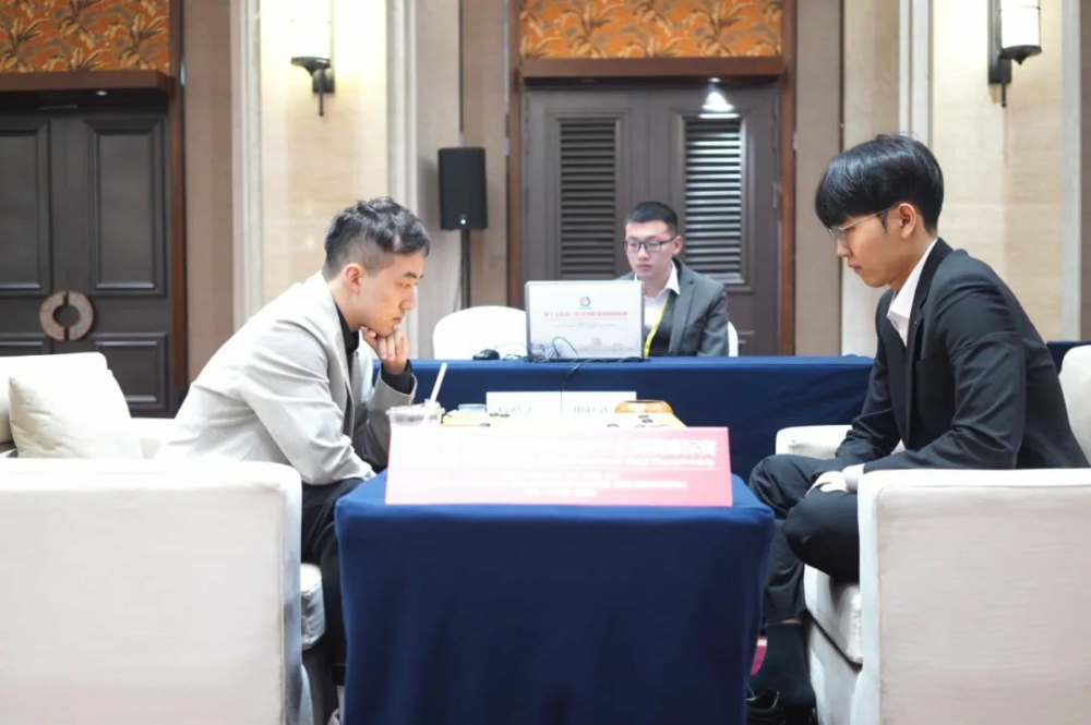 体坛联播队长张琳芃将退出国足辽宁男篮大胜四川47分