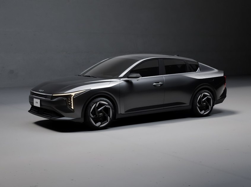 回溯历史,东风悦达起亚曾生产过定位为中型的起亚k4,然而自2017年起便