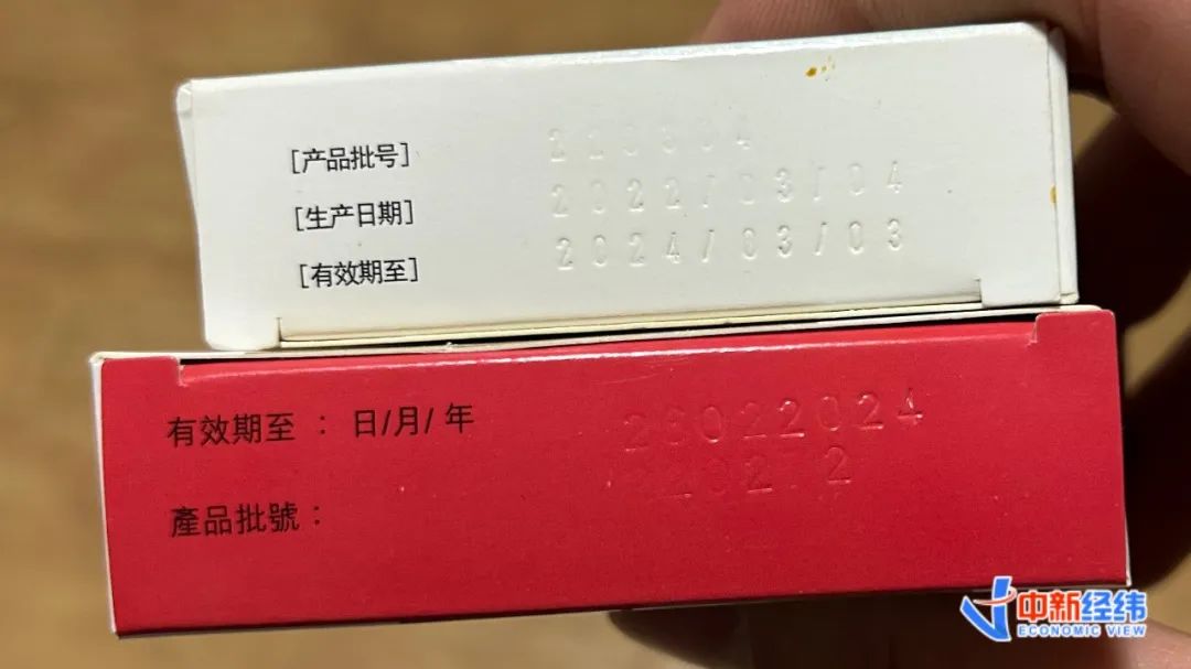 中新经纬还发现,生产日期的字体颜色普遍是白色,黑色或灰色,几乎没有