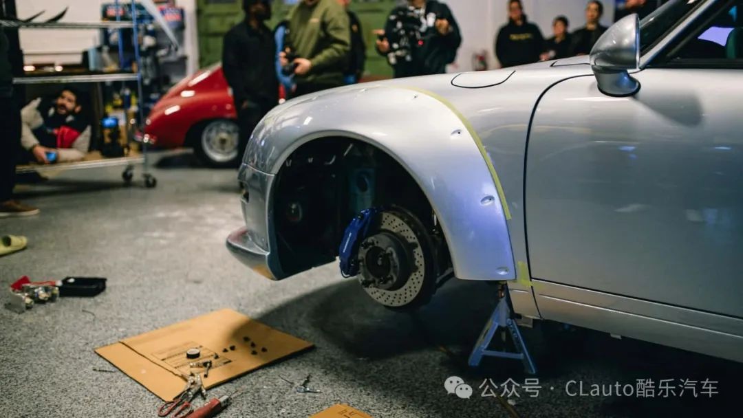 三十万等一年,看他手切保时捷 —— rwb中井启的魅力|rwb_新浪财经