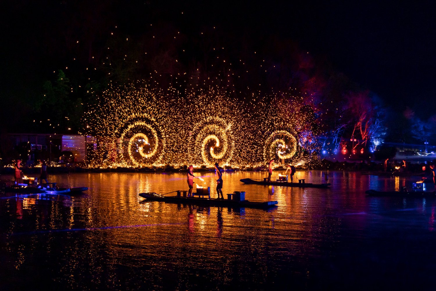 王子涵 摄于江苏南京 2024年1月21日,南京珍珠泉风景区,非遗打铁花