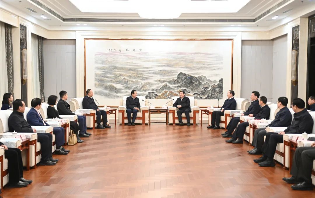 3月22日,省委书记,省人大常委会主任郝鹏,省委副书记,省长李乐成在