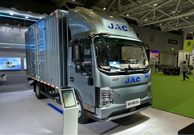 江淮汽车旗下帅铃s6车型亮相cvee获卡车兄弟推荐产品荣誉