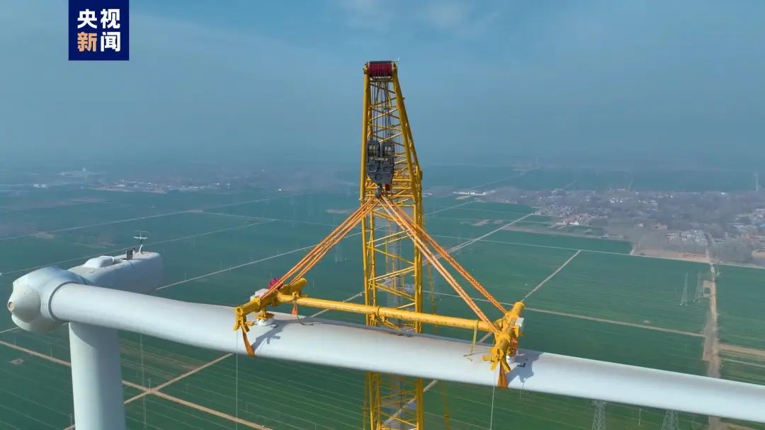 我国自主研制吊装成功