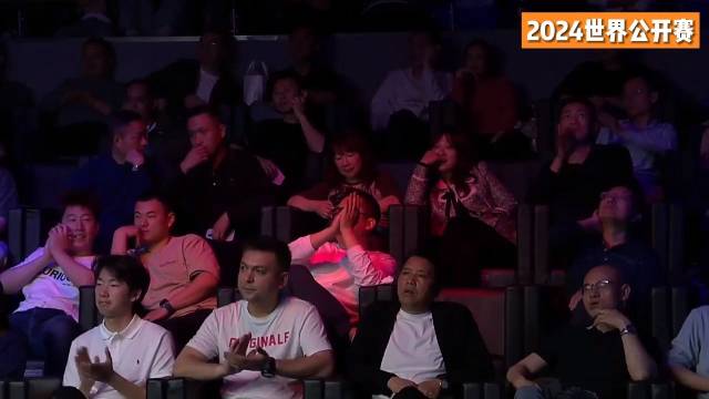 比赛现场依然手机铃声不断！裁判诸瑛再次提醒现场观众，注意比赛秩序！|诸瑛|世界公开赛|斯诺克_新浪新闻